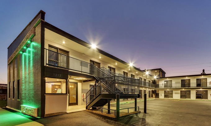 Cicero Hotel | The Shamrock