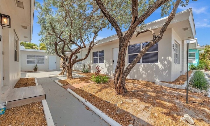 North Beach Apartment | The Shell on Walnut | Studio w/Bath | Hollywood Beach | Free Parking