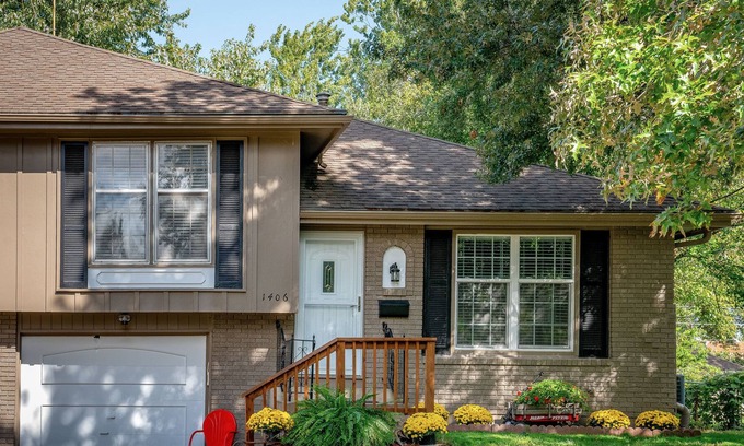 Olathe House | THE SHILOH HOUSE ( off I-35 and Santa Fe )