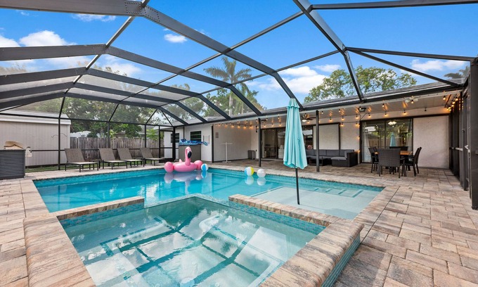 Gulf Gate Estates House | The Shiny Diamond in Sarasota. 10 minutes to SIESTA BEACH