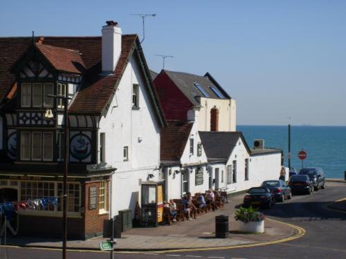 Sandgate Bed & Breakfast | The Ship Inn - Sandgate