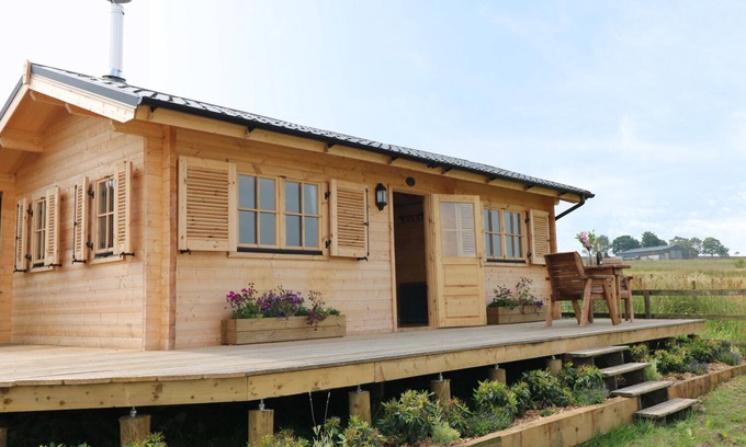 Longnor Cottage | THE SHOOTING LODGE, romantic, character holiday cottage in Longnor