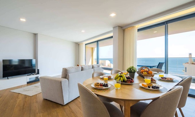 Parede Apartment | The Shoreline 3 by Portugal Portfolio