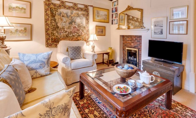 Sandwich House | The Short House in the beautiful Sandwich