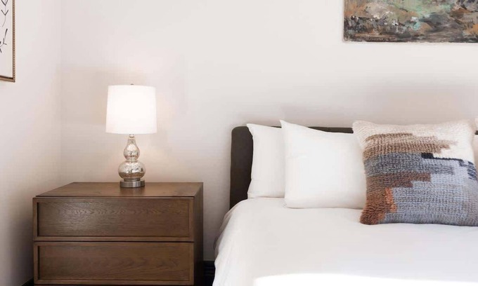 Bisbee Hotel | The Signature King with Mountain Views