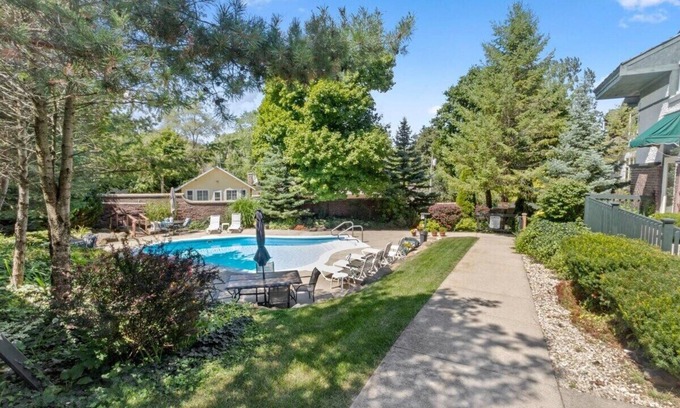 Lake Geneva Apartment | The Silo at The Hayloft |Historic Home |Pool |Gym |Pool Table |Near Lake, Pumpkin Patch & Winterfest