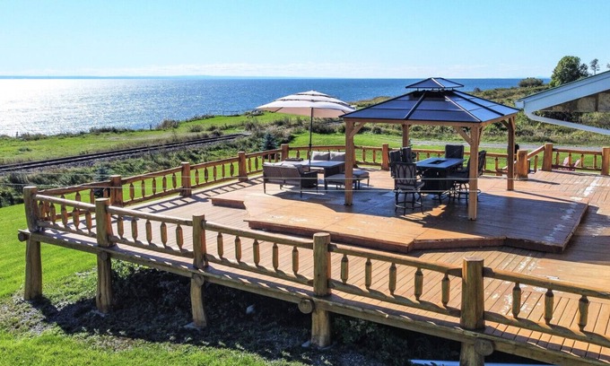 Caplan House | The Simeon - Upscale Bay Views by Doorbed