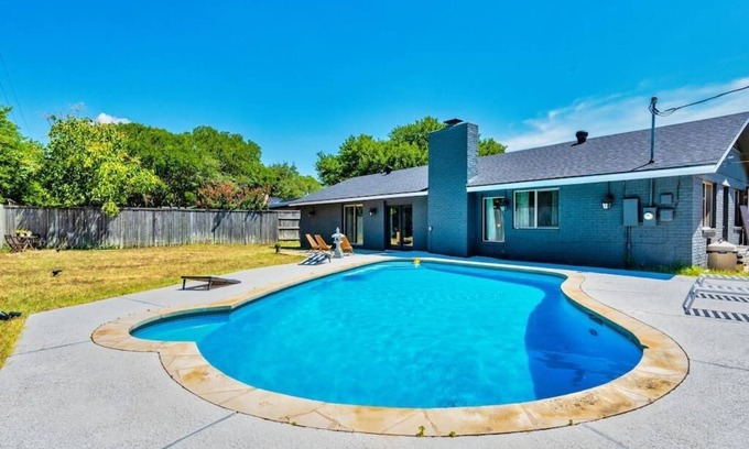 Round Rock West House | The Sinatra - Fun, 5BD Home! Huge Pool! Game Room!