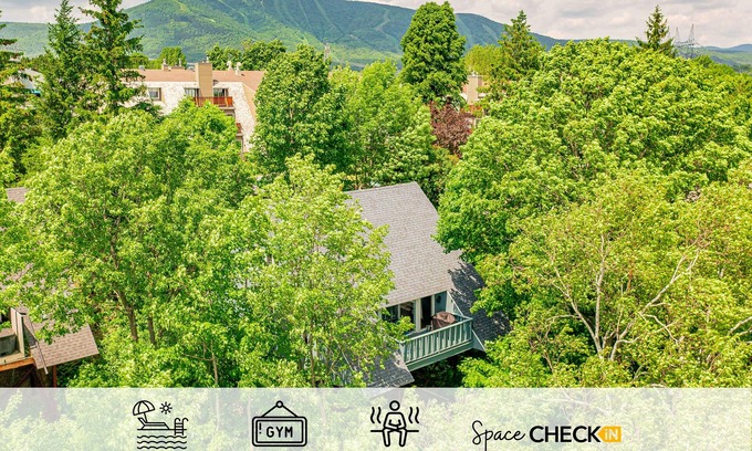Beaupre House | The Sky House | Pools | BBQ | Sauna | Gym