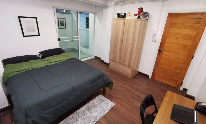 Khlong Ton Sai Apartment | The sleepless Charoen-Nakhon