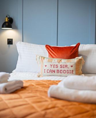 Glenrothes Apartment | The Snug at The Balfour by Coorie Doon Stays