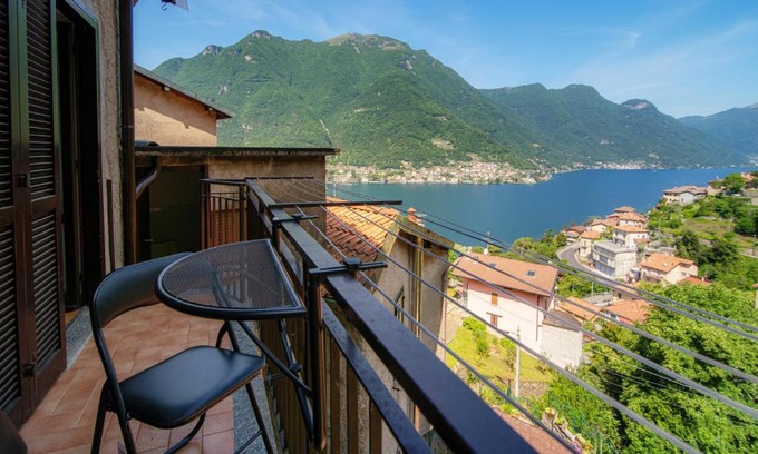 Pognana Lario Apartment | The sound of silence