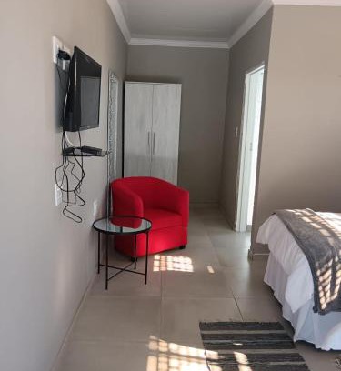 Abaqulusi House | The Space Guesthouse Mondlo