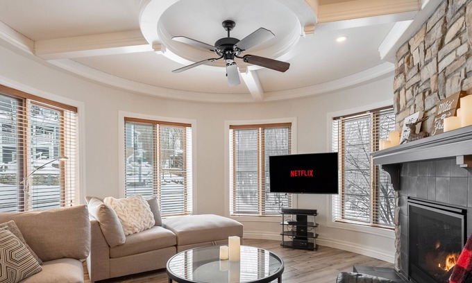 Tremblant-Les-Eaux Ski Chalet | The Sport House | BBQ | Lake | Pool | Fireplace