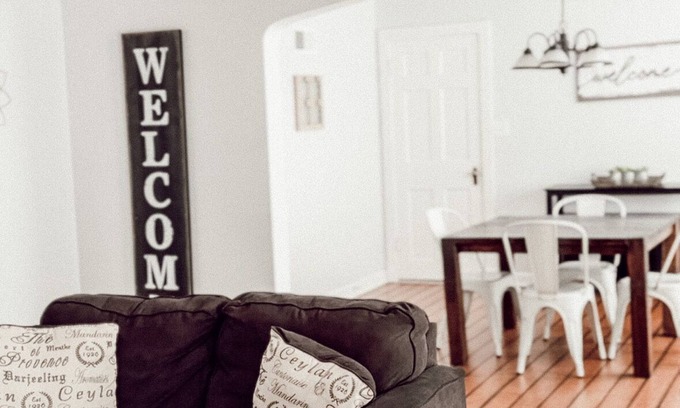 Champaign House | The Springfield: 2br - 1bth - 4 guests