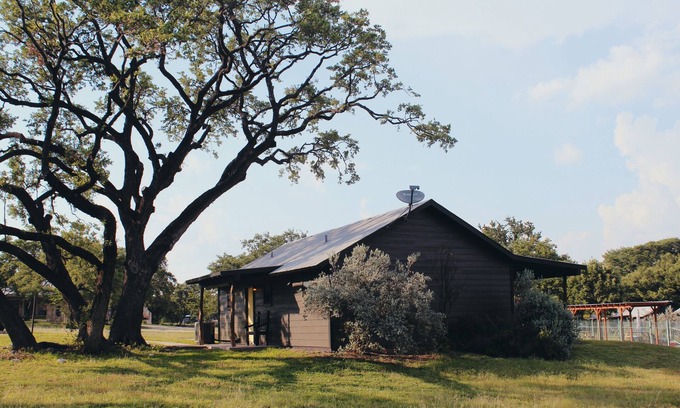 Leakey Hotel | The Springs Retreat.