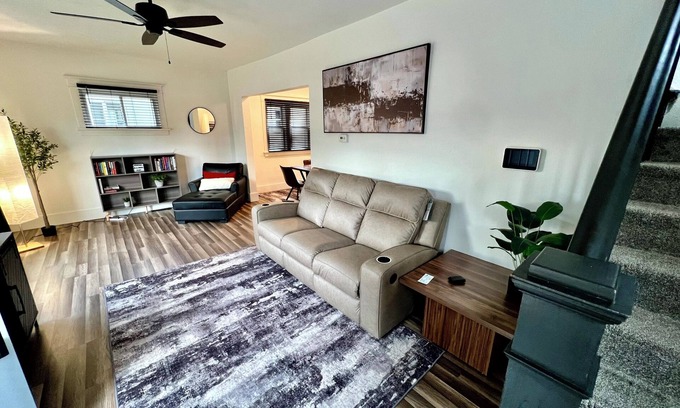 Sioux Falls House | The Square on Prairie- Charming 3-bedroom home located near DTSF!