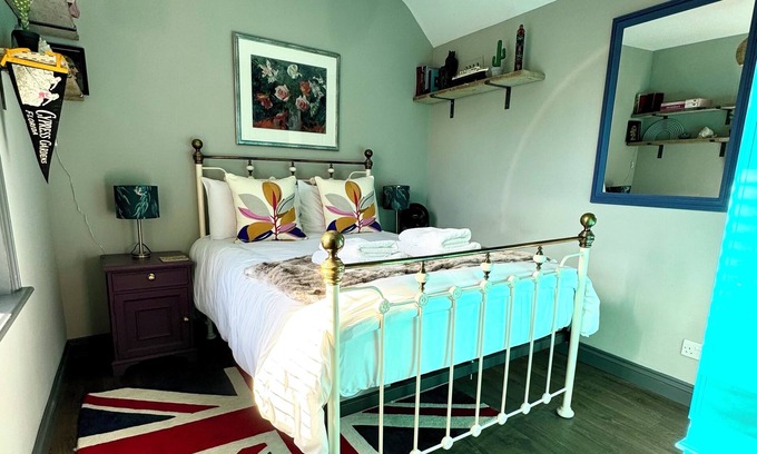 Hanham Apartment | The St George: A Beautiful and Spacious Apartment
