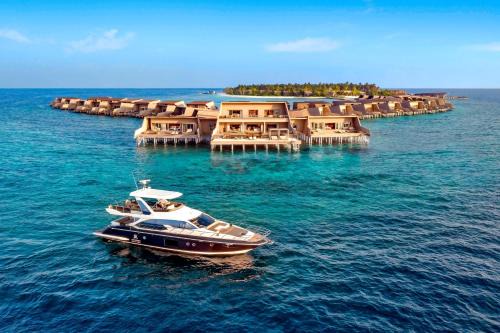 Vommuli Resort | The St. Regis Maldives Vommuli Resort