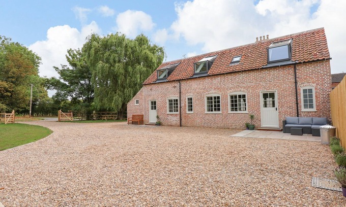 Market Rasen Cottage | THE STABLE AT WARREN HOUSE, character holiday cottage in Wragby