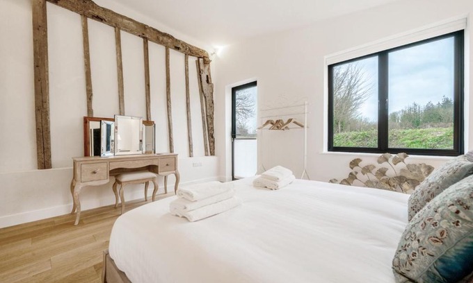 Bury St Edmunds House | The Stable Barn, Smallwood Farm House