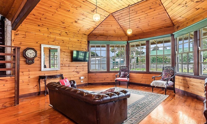 Port Fairy Cottage | The Stables - Ideal choice for a unique farm experience, offering 2 bedrooms and 1 bathroom and view