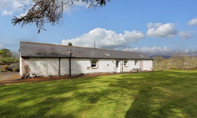 Thornhill Cottage | THE STABLES, pet friendly, character holiday cottage in Thornhill