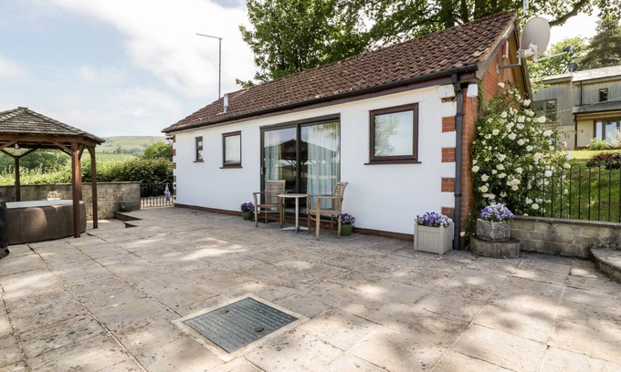 Fiddington Cottage | THE STABLES, pet friendly, with hot tub in Crowcombe