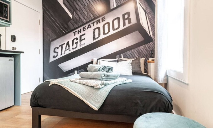 Stratford Apartment | The Stage Door | Theatre Suite