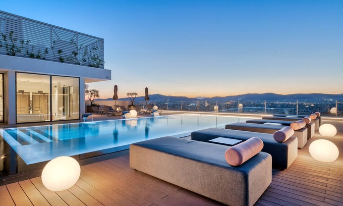 Metaxourgio Hotel | The Stanley
