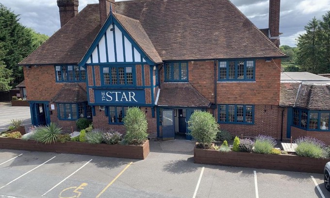 Lingfield Hotel | The Star Inn