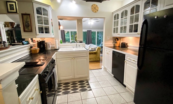 Macon Apartment | The Stone - 1Bd/1Ba Furnished Apartment - Near Lake And Bike Trails, Mercer