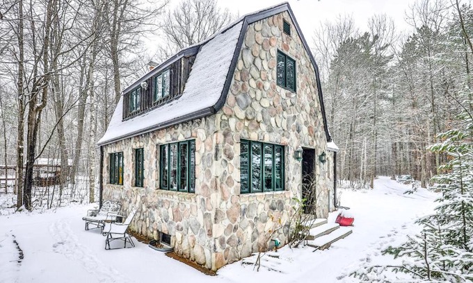 Lac du Flambeau House | The Stone House- Minocqua