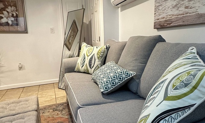 Uniondale Apartment | The Stone House! Pvt Entry/Sleeps 4 - by Hofstrann