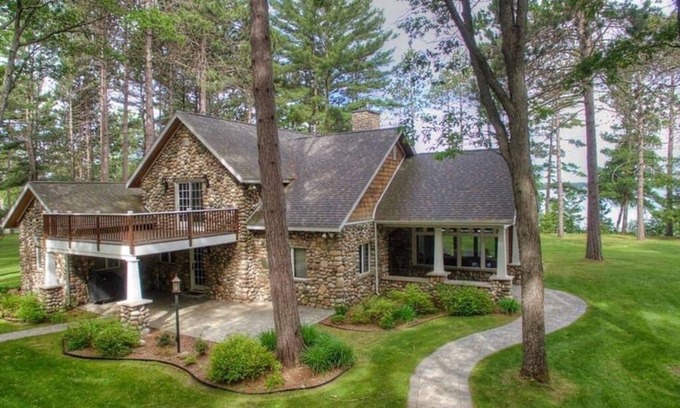 Lewiston House | The Stone House Summa
