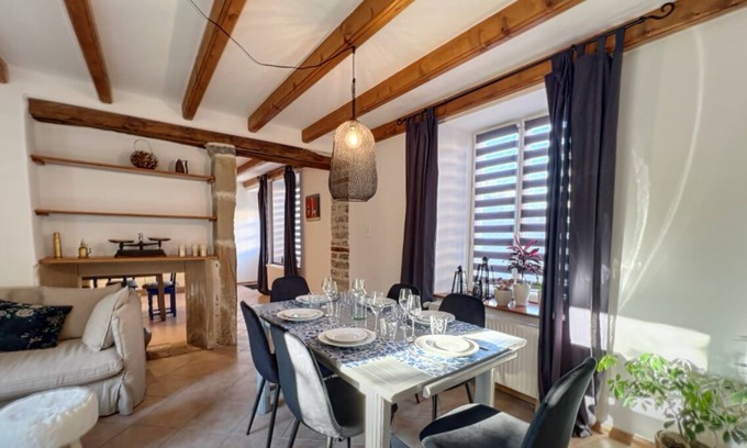 Oelleville House | The Stones of Happiness. Vacation with family and friends in our village house.