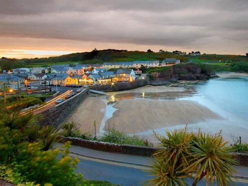 Dunmore East Hotel | The Strand Inn