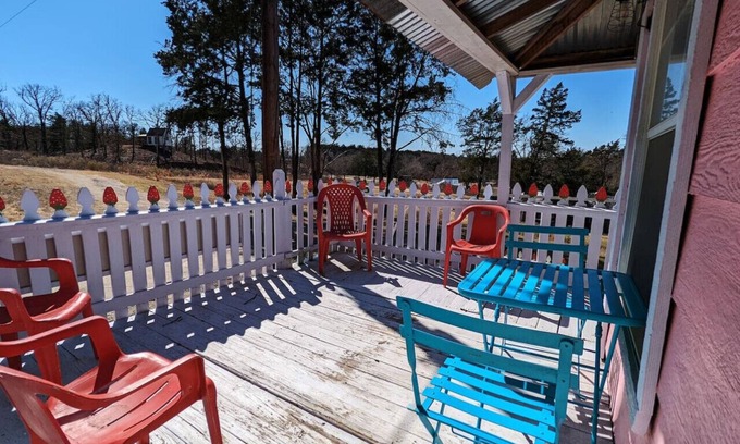 Canton Cabin | The Strawberry House Near First Monday Trade Days