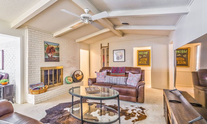 Abilene House | The Stunning Austin House - 2 King & 2 Queen Beds