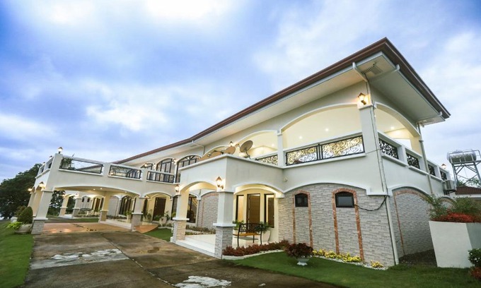 Isabel Hotel | The Suites @ Bellavista