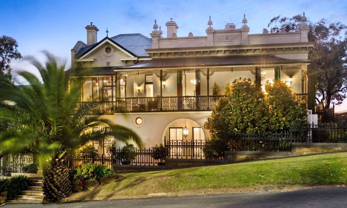 Bendigo Apartment | The Suites, Villa Belgravia - Suite 2 - luxury self-contained in central Bendigo