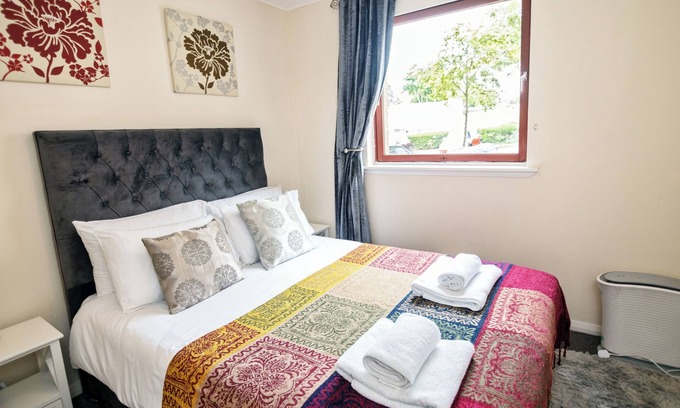 Central Aberdeen Apartment | The Summit Apartment: Spacious Quiet flat Central Aberdeen