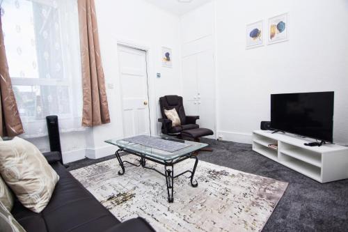 Aberdeen West End Apartment | The Summit West End- Elegant Apartment with Free Parking in Prime Location