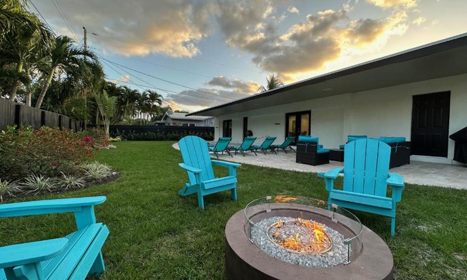 Survey Creek House | The Sun House - 3 Bed, 2 Bath, Private Pool, Fire Pit, Huge Backyard