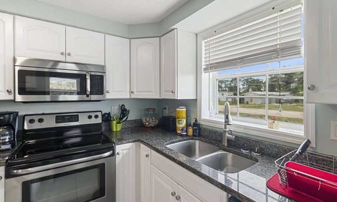 Grove City Apartment | The Sun Ray Salty Air Stay B