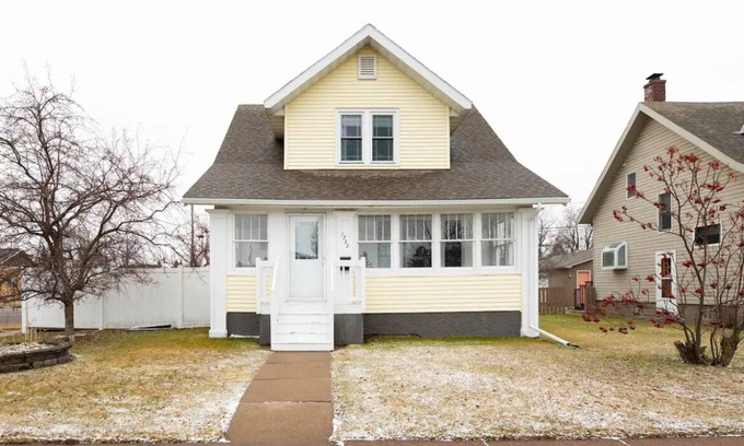 East End House | The Sunflower Home with Game Room & Hot Tub! Pet Friendly!