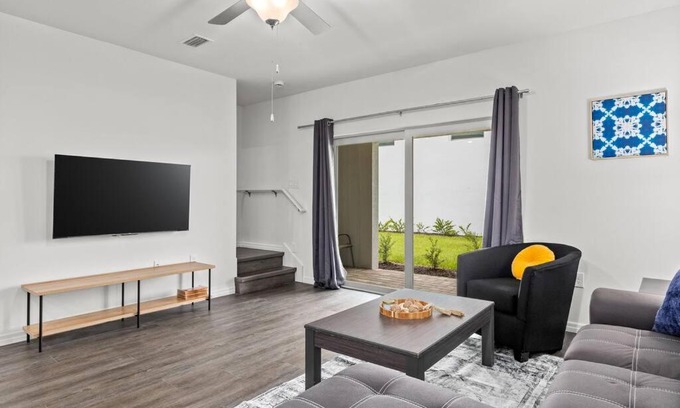 Rural Estates House | The Sunny Serenity Townhome