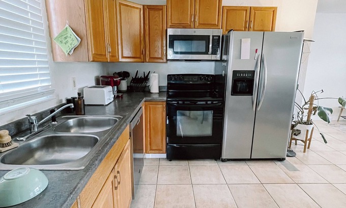 Pinellas Park Cottage | The Sunny Spot