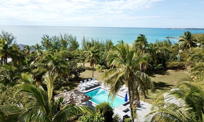 Rainbow Bay Hotel | The Sunset Cove and Rainbow Room
