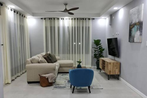 Camperdown Apartment | The Sunset Villa - 2BD APT w Pool & Lovely Views